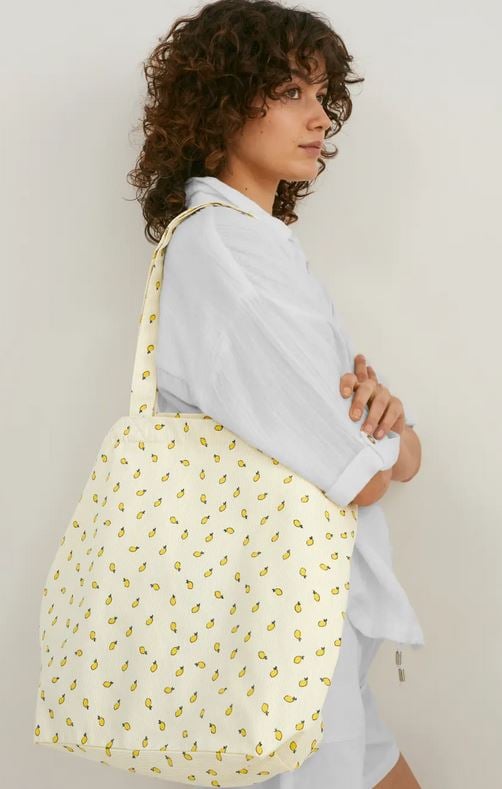 El bolso shopper de C&A de menos de 6 euros para llevar siempre por si compras cualquier cosa