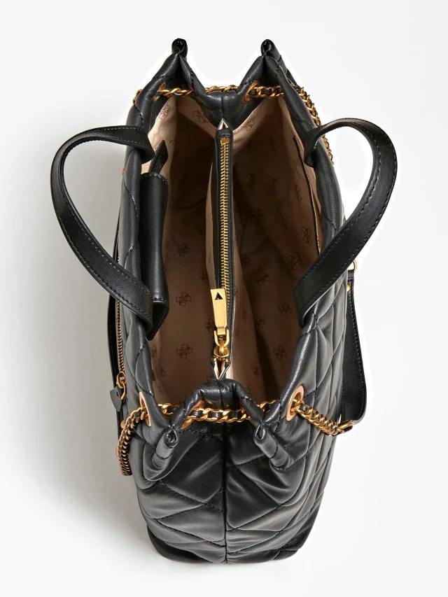 Guess tiene rebajado el bolso que es el clon m&aacute;s exacto de Prada