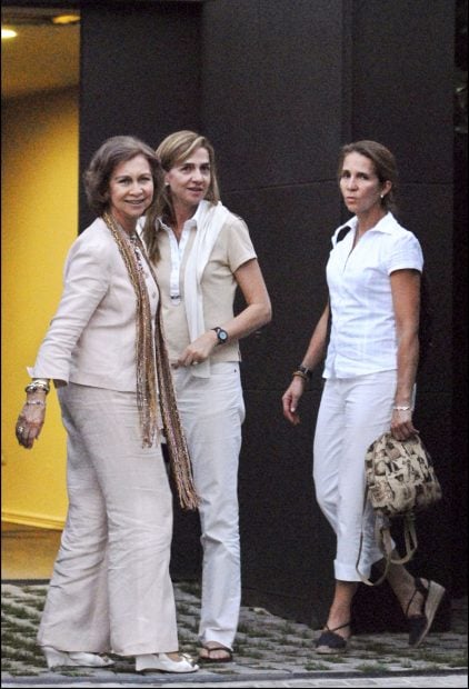Do&ntilde;a Sof&iacute;a junto a las Infantas / Gtres