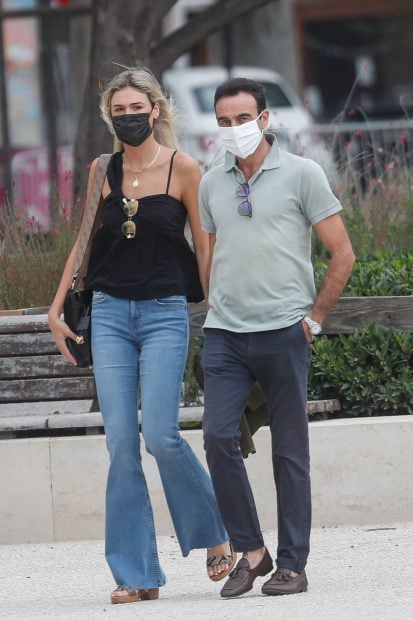 Ana Soria y Enrique Ponce paseando / Gtres