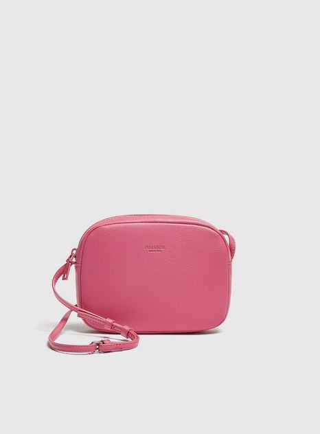 Rosa, negra o verde, estos son algunos de los colores de la bandolera m&aacute;s barata de Pull&Bear