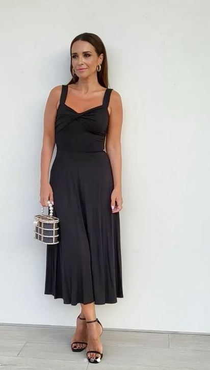 El vestidazo negro de Mango que Paula Echevarría ha escogido para un momento top