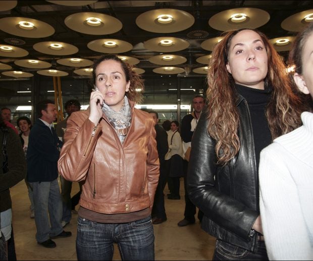 Roc&iacute;o Carrasco y Rosario Mohedano en el aeropuerto / Gtres