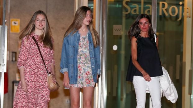 La Reina Letizia, la Princesa Leonor y la Infanta Sof&iacute;a en una imagen de archivo / Gtres