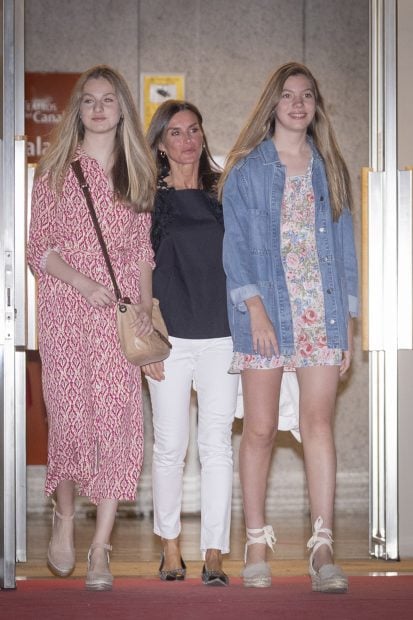La Reina Letizia, la Princesa Leonor y la Infanta Sof&iacute;a en una imagen de archivo / Gtres
