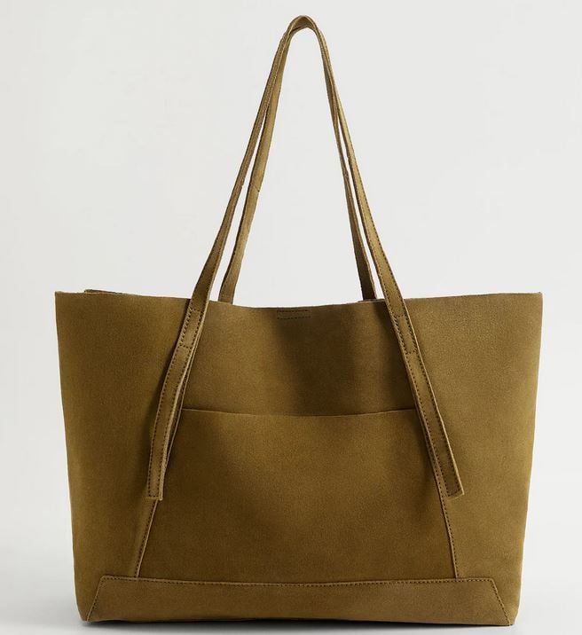 El bolso shopper de Mango Outlet rebajado un 30% que te salvar&aacute; el invierno