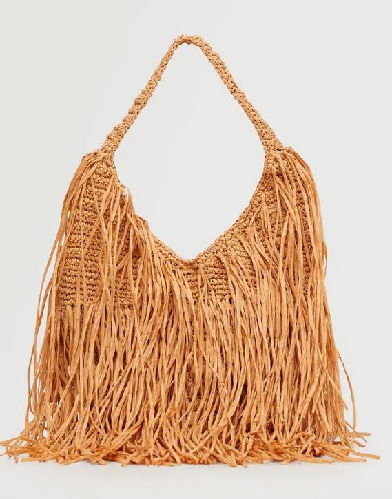 El bolso de Mango rebajado con flecos que es la joya de la moda