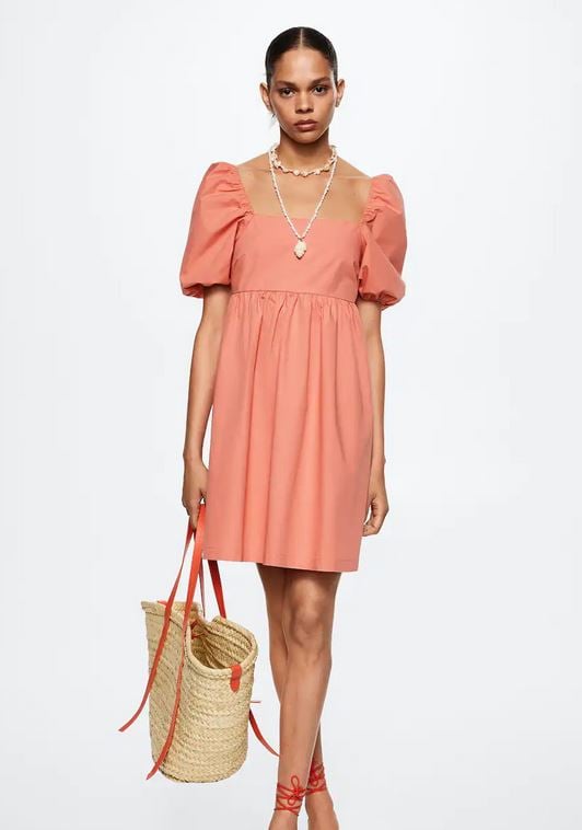 El vestido de Mango con mangas abullonadas que querr&aacute;s en color salm&oacute;n