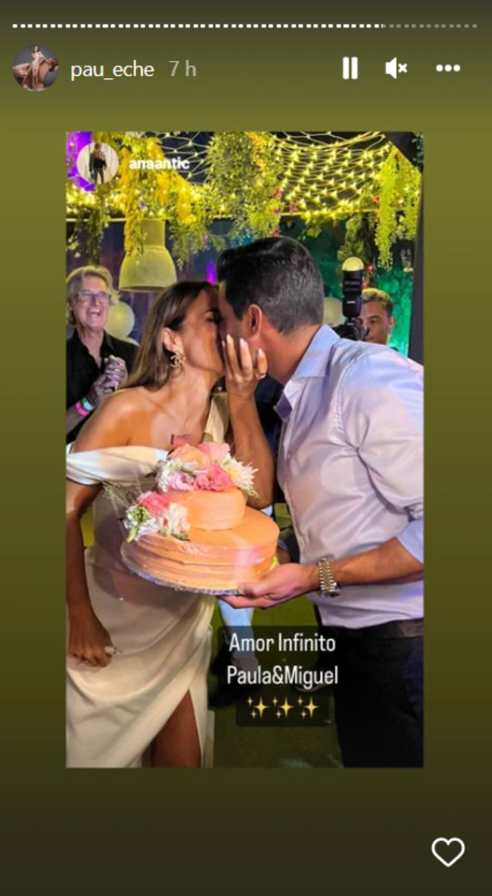 Paula Echevarr&iacute;a besa a Miguel Torres / Instagram