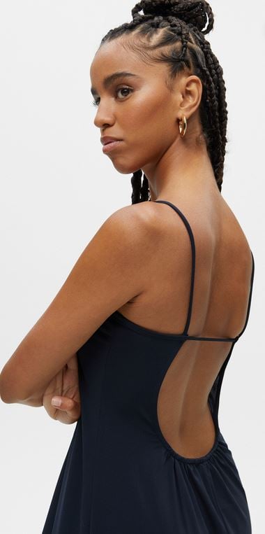 El vestido con escotazo en la espalda de Pull&Bear: &iexcl;Lo necesitamos!