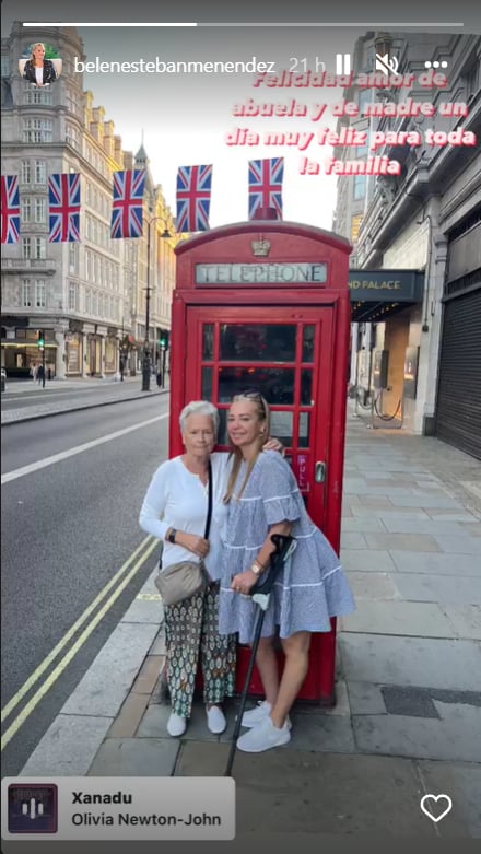 Bel&eacute;n Esteban posa con su madre en Inglaterra / Instagram