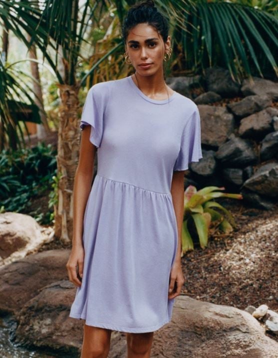 El vestido b&aacute;sico de Lefties por 7 euros para ir a la playa o dar un paseo