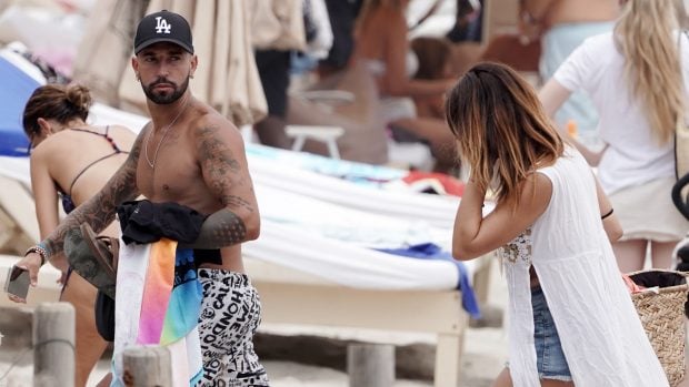 Omar S&aacute;nchez y Raquel Lozano disfrutan de las playas de Ibiza / Gtres