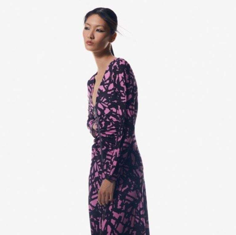No busques m&aacute;s: este es el vestido que necesitas para una boda en oto&ntilde;o y es de Sfera