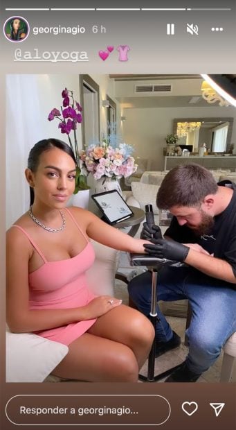 Georgina Rodr&iacute;guez tatu&aacute;ndose / Instagram