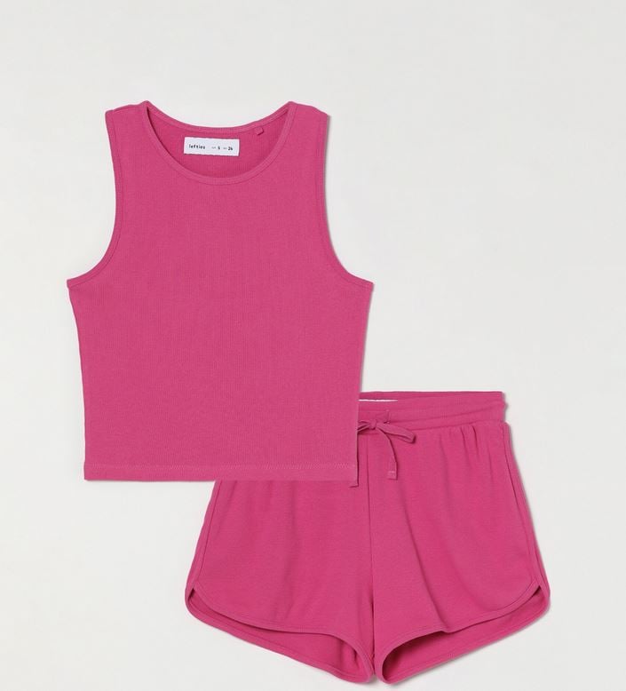 El conjunto de Lefties de pantal&oacute;n y camiseta por menos de 10 euros para estar c&oacute;moda en casa