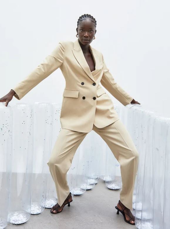 Los pantalones rectos de H&M de lo m&aacute;s c&oacute;modos y elegantes para llevar con mocasines