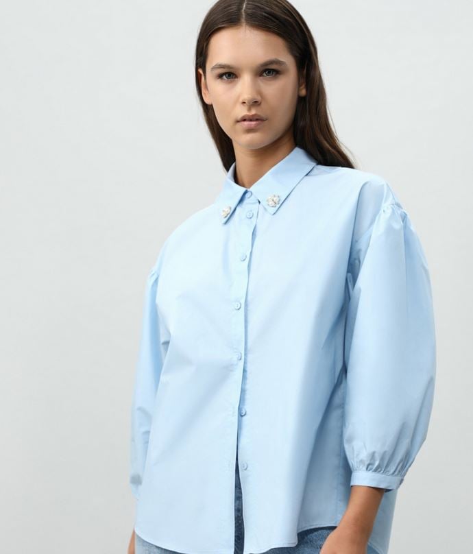 La camisa con volumen y joyas de Lefties, la m&aacute;s barata de Inditex