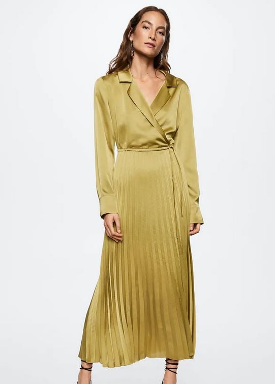 Plisado y satinado, &iquest;qu&eacute; m&aacute;s se le puede pedir a este vestidazo de Mango?
