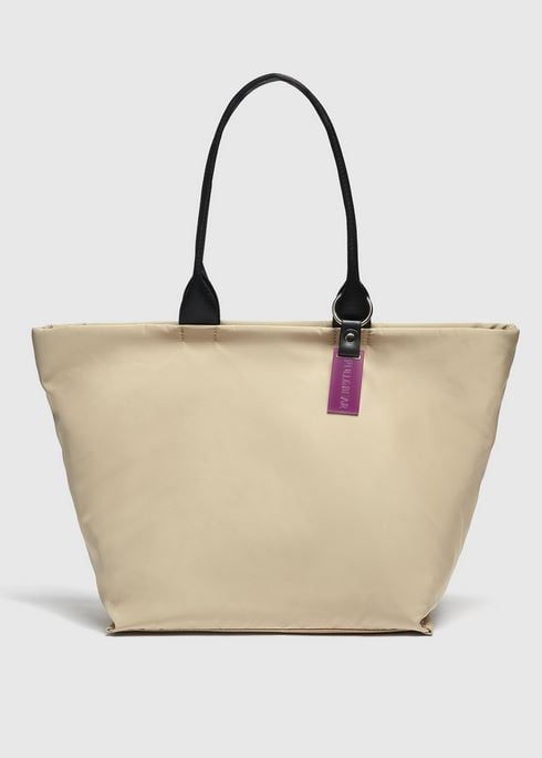 El bolso shopper de Pull&Bear, personalizable y d&oacute;nde meter el ordenador