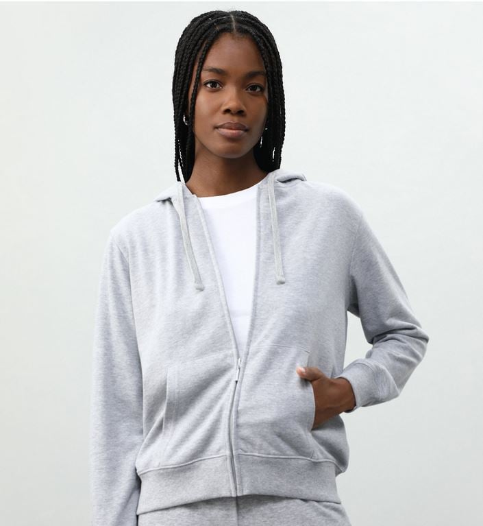 La sudadera b&aacute;sica y con capucha de Lefties para volver a hacer ejercicio
