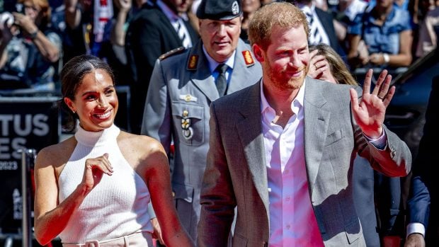 El pr&iacute;ncipe Harry y Meghan Markle en D&uuml;sseldorf / Gtres