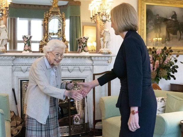 La Reina Isabel y Liz Truss en Balmoral / Gtres