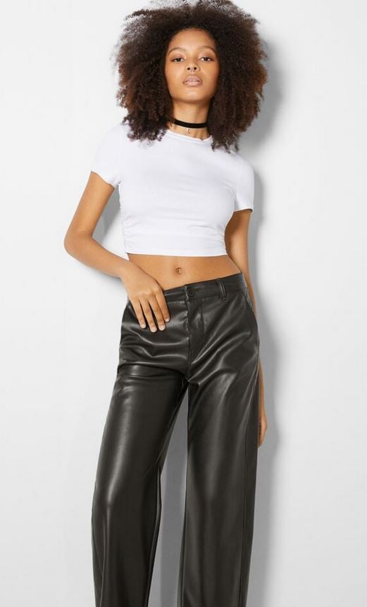 Los pantalones que realzan tu cintura est&aacute;n en Bershka