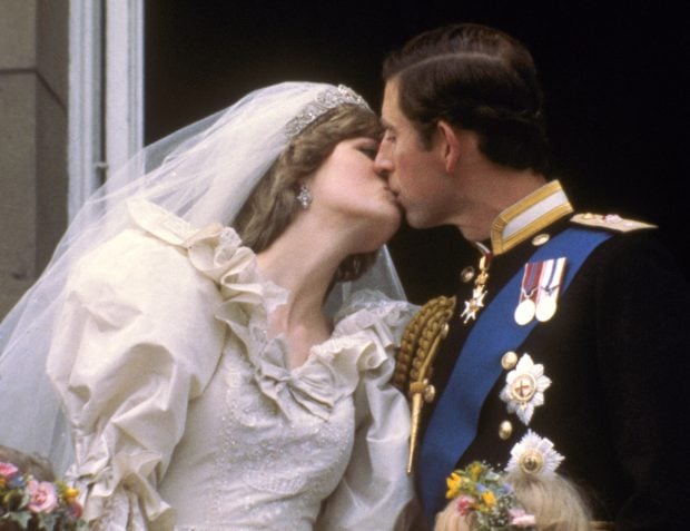 El pr&iacute;ncipe Carlos y Diana de Gales en su boda / Gtres