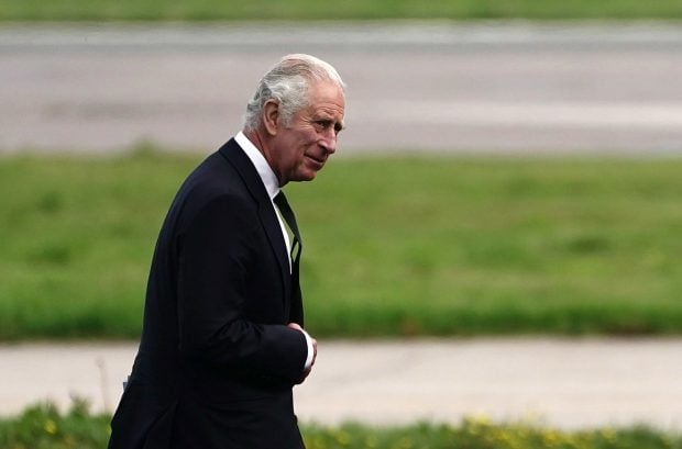 Carlos III en el aeropuerto