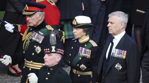 El Rey Carlos, visiblemente afectado tras la muerte de Isabel II 