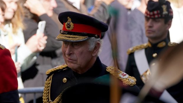 El Rey Carlos, visiblemente afectado por la muerte de Isabe II 