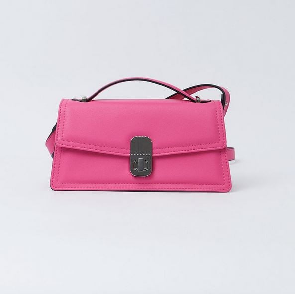 El bolso rosa de Stradivarius 