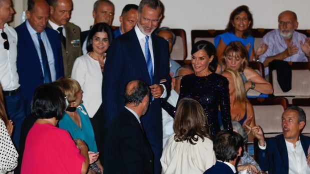 Sus Majestades saludando / Gtres