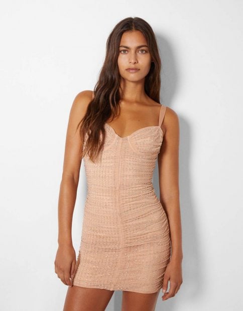 Vestido nude con brillo / Bershka