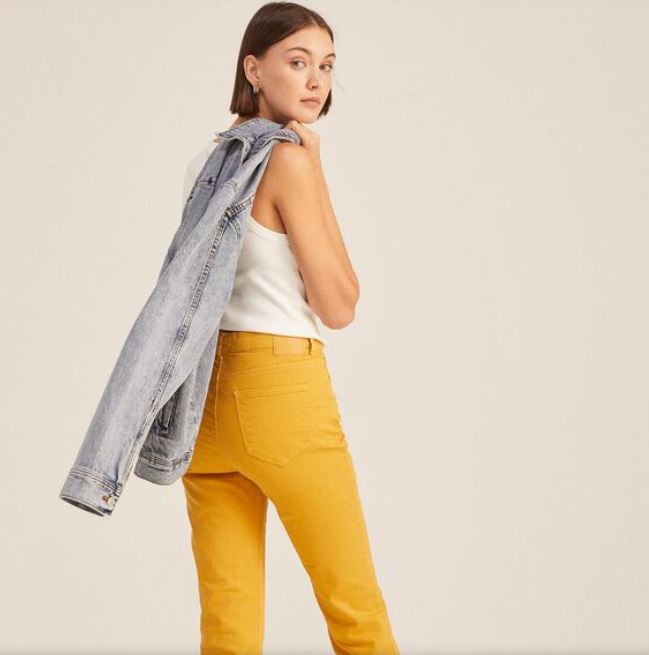 Los jeans kick flare de Springfield con el color que llamará la atención en otoño