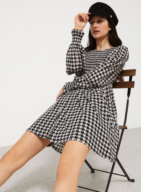 El vestido blanco y negro, id&oacute;neo para una escapada oto&ntilde;al a Par&iacute;s