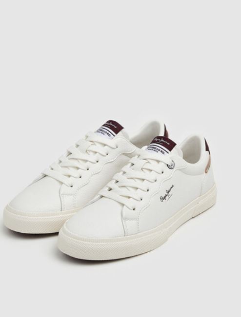 Un b&aacute;sico que necesitas: las zapatillas retro y blancas de Pepe Jeans