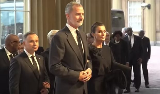 Letizia y Felipe llegando al Palacio de Bukingham / Telecinco