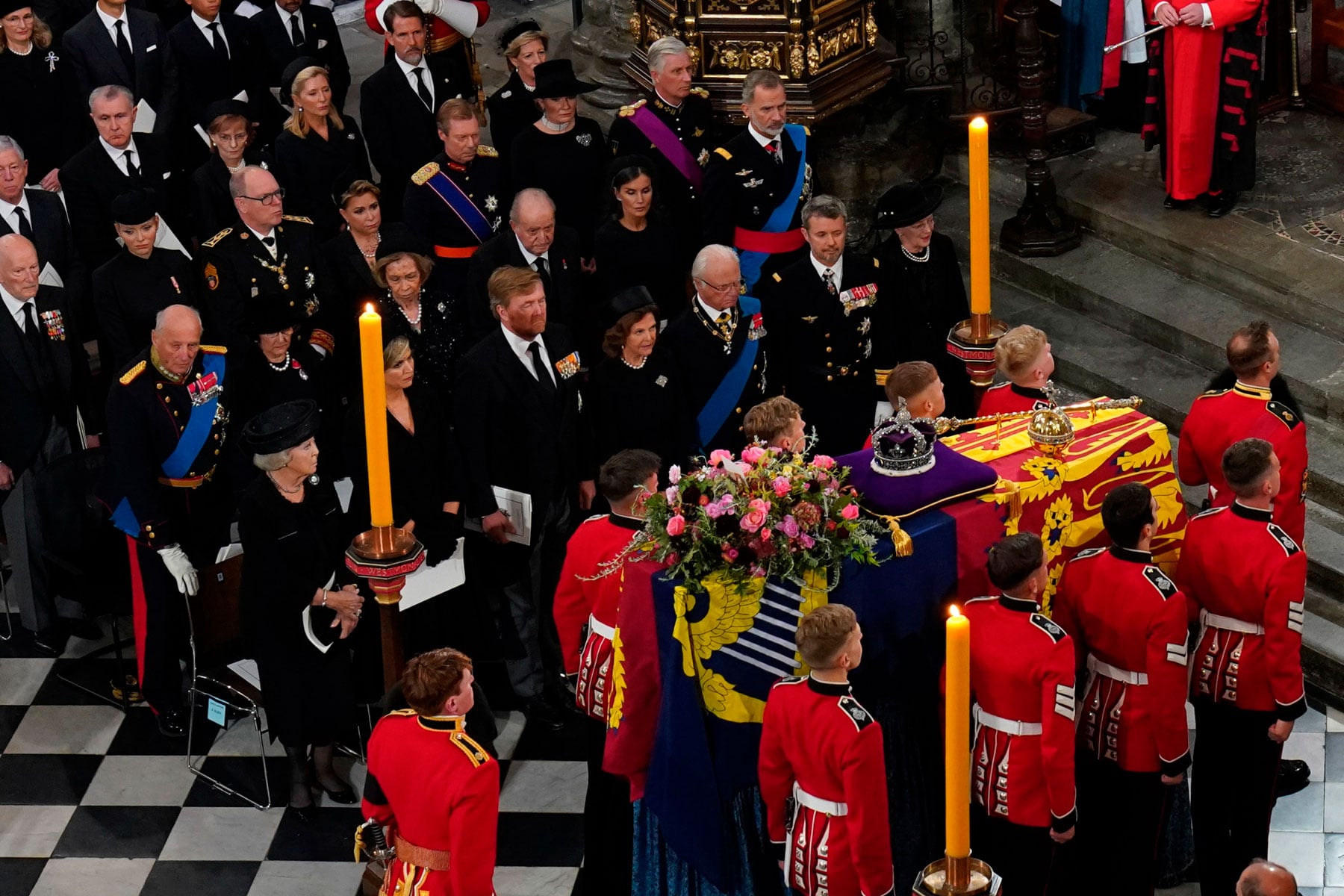 Los Reyes de Espa&ntilde;a, Juan Carlos y Sof&iacute;a, en el funeral por la reina Isabel II / Gtres