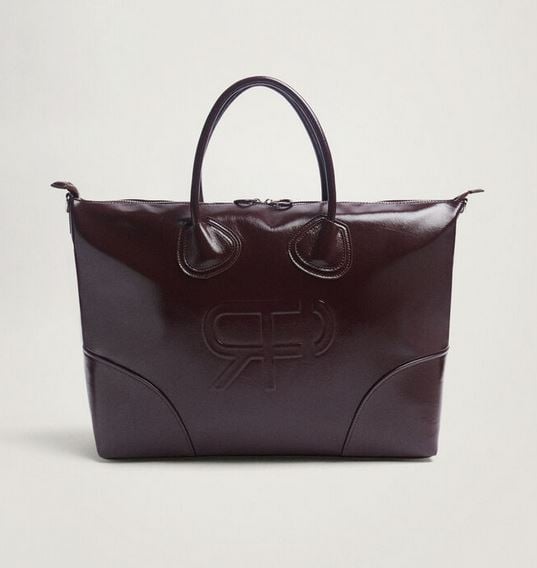 El bolso shopper de charol de Parfois que llevar&aacute;s s&oacute;lo con la doble asa