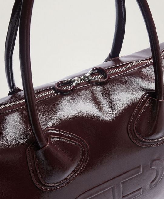 El bolso shopper de charol de Parfois que llevar&aacute;s s&oacute;lo con la doble asa