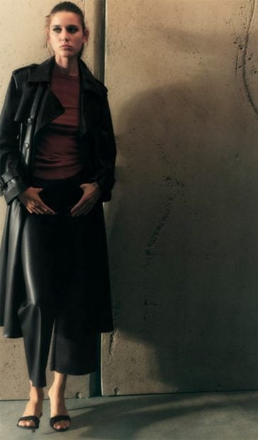 Gabardina efecto piel / Zara