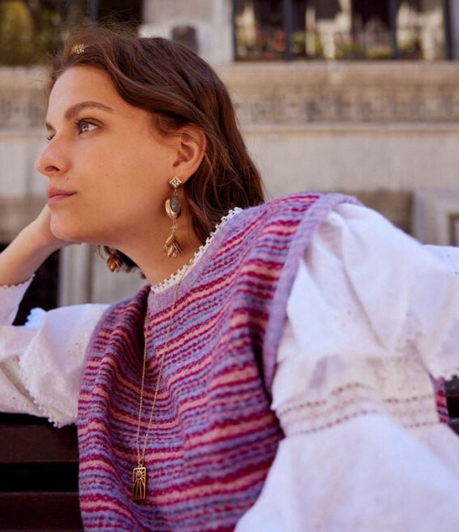 El chaleco multicolor de Cortefiel para llevar con una camisa blanca