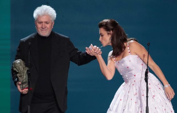 Pedro Almod&oacute;var y Pen&eacute;lope Cruz en los Goya / Gtres