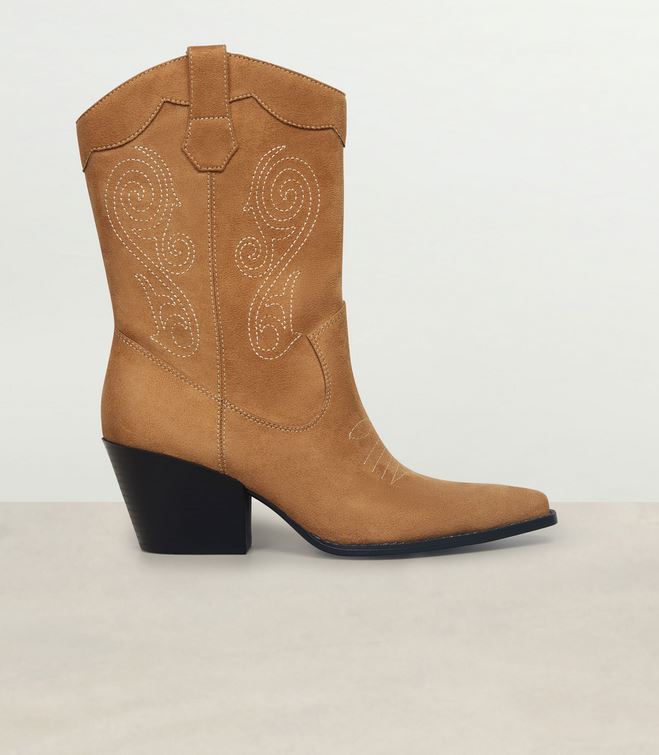 Las botas cowboy de Lefties con las que ponerse con un vestido