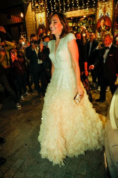 Tamara Falc&oacute; con un vestido blanco / Gtres