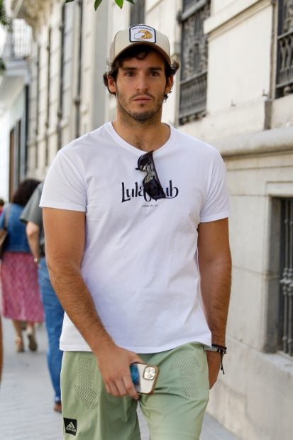 &Iacute;&ntilde;igo Onieva paseando por Madrid / Gtres