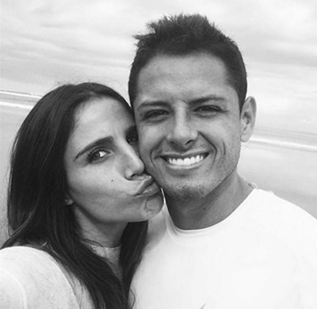 Luc&iacute;a Villal&oacute;n y Chicharito / Instagram