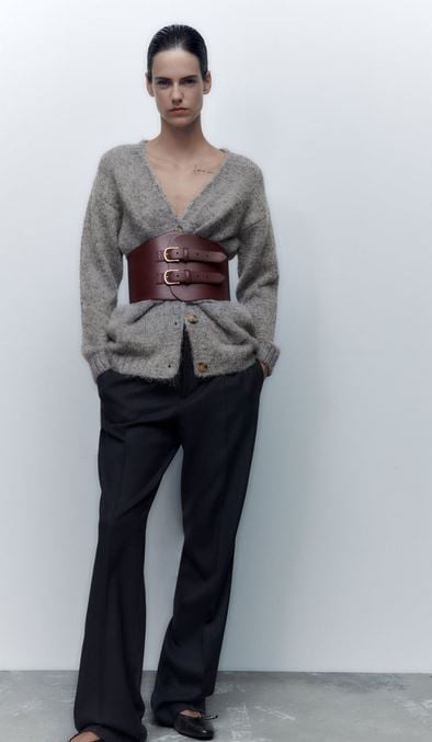 El cintur&oacute;n de faj&iacute;n de Zara con el que ponerte sobre una camisa blanca